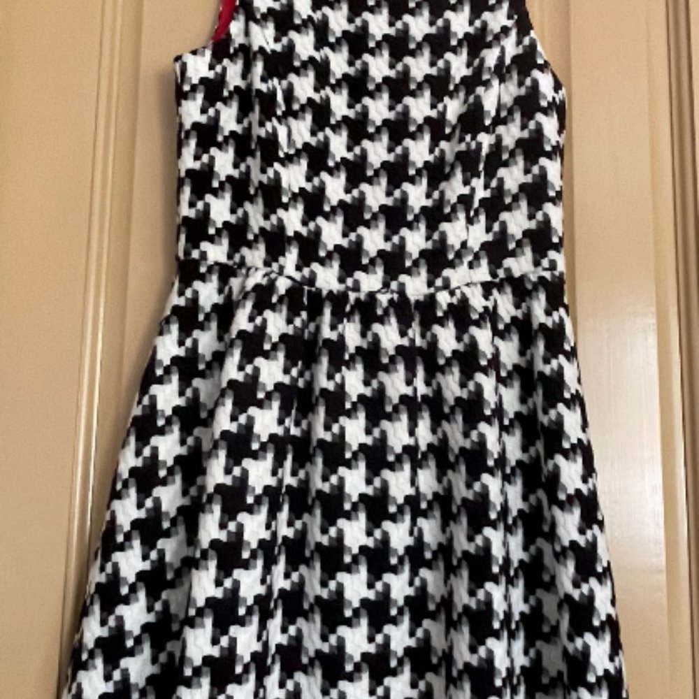 Jessica Simpson Black and White Houndstooth print mini dress.